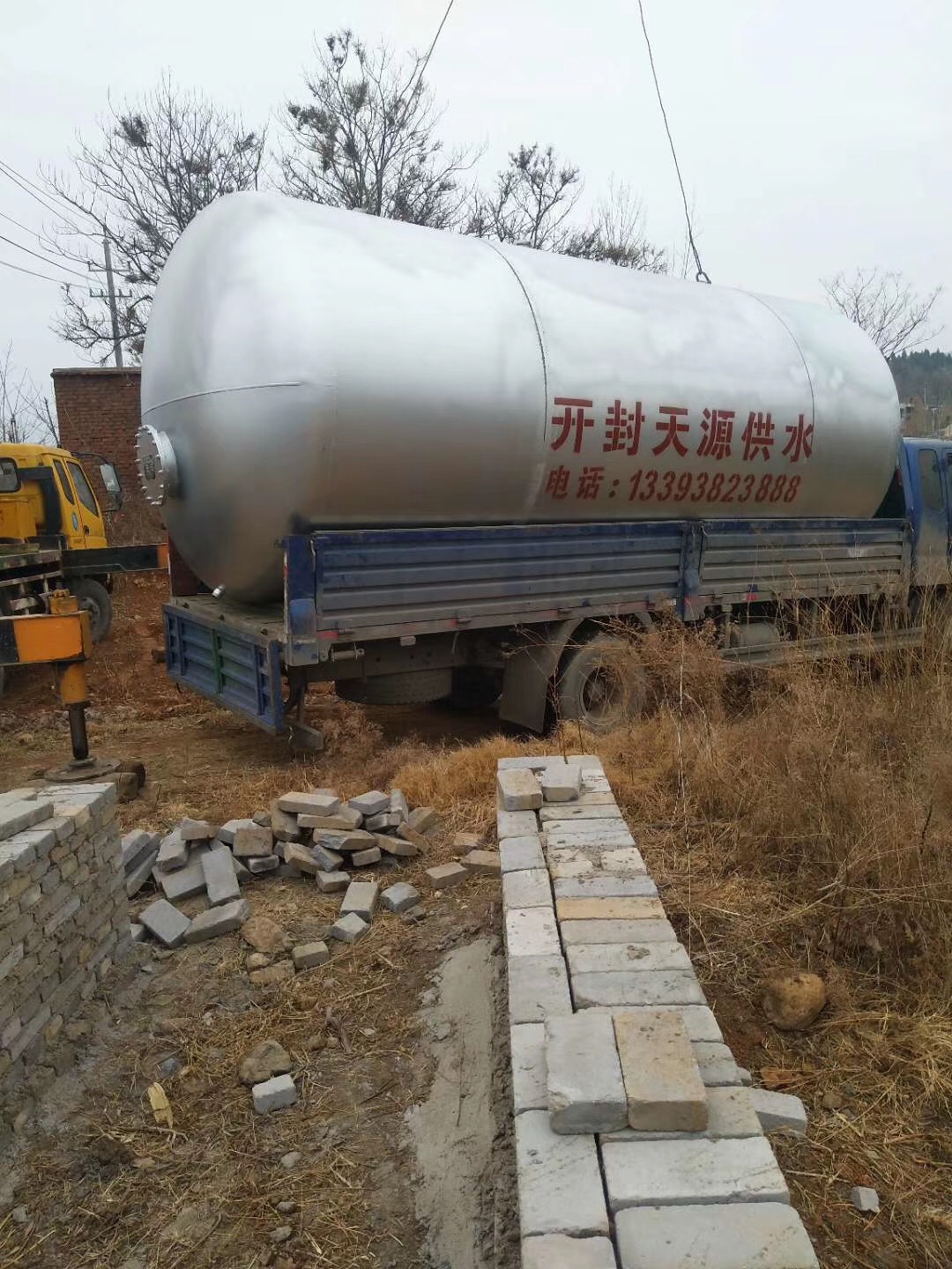 金涌达30吨无塔供水罐卸车.jpg